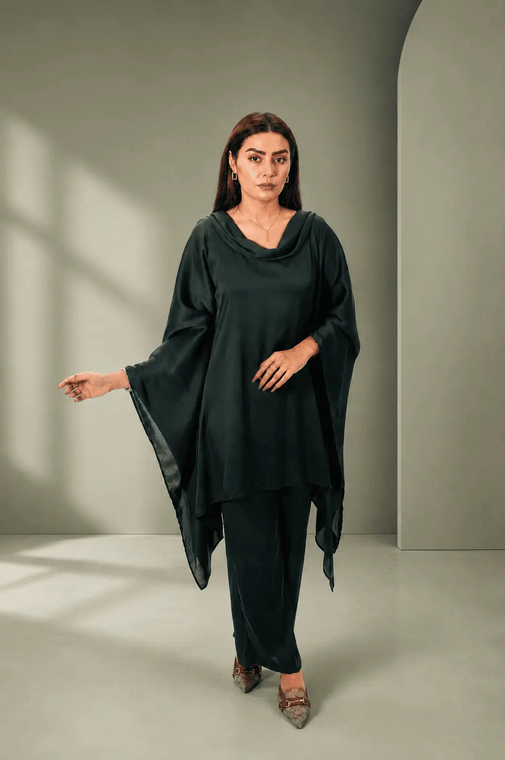 Emerald Green 2-Piece Poncho Set | Women's Elegant Outfit